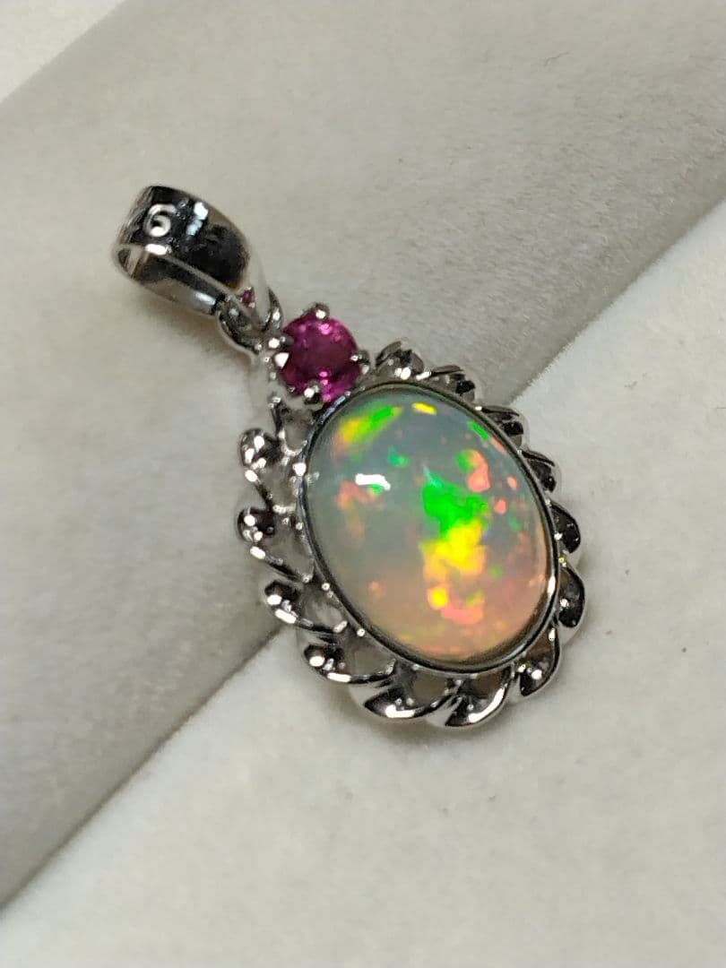 シルバー925　エチオピアオパール ルビーつきペンダントトップ