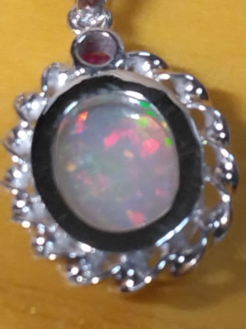 シルバー925　エチオピアオパール ルビーつきペンダントトップ