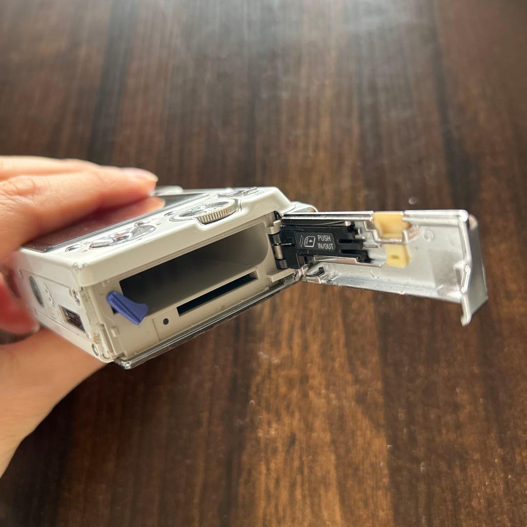 3点セット　ソニー　デジタルカメラサイバーショット　充電器、充電池おまけ