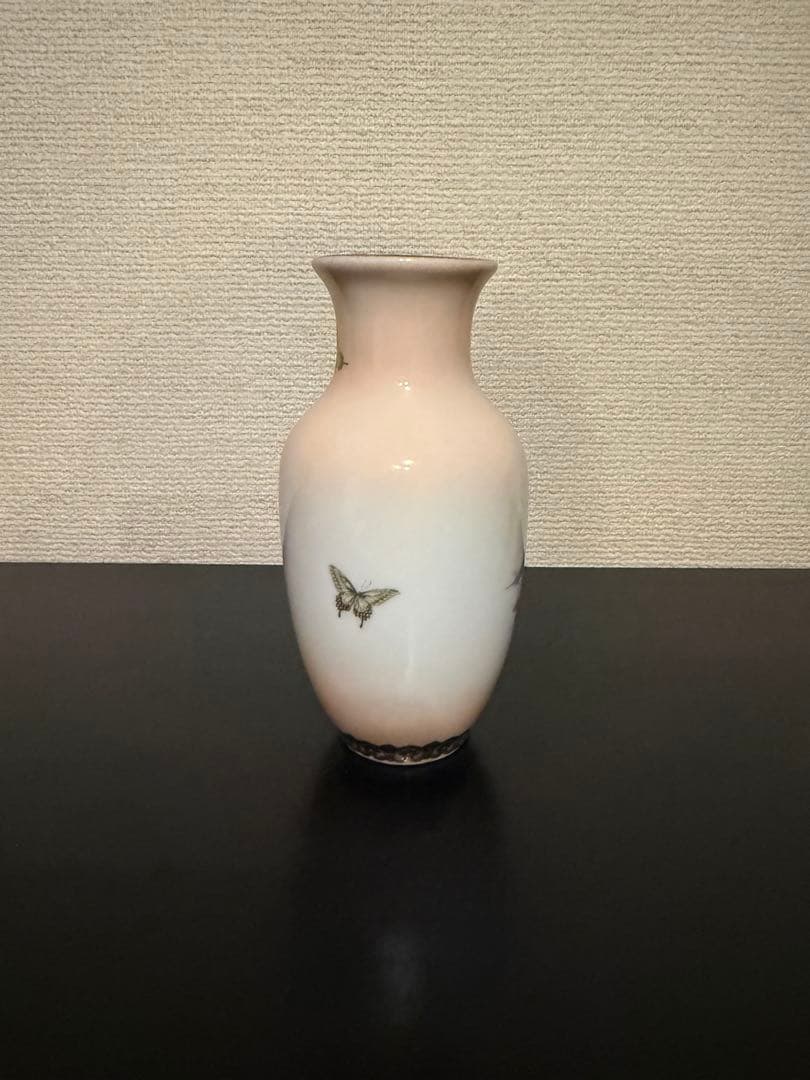 花と蝶の装飾陶器花瓶 約15cm