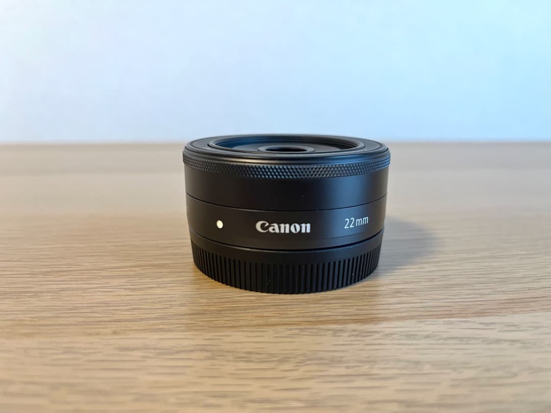 CANON EF-M 22mm F2 STM ブラック