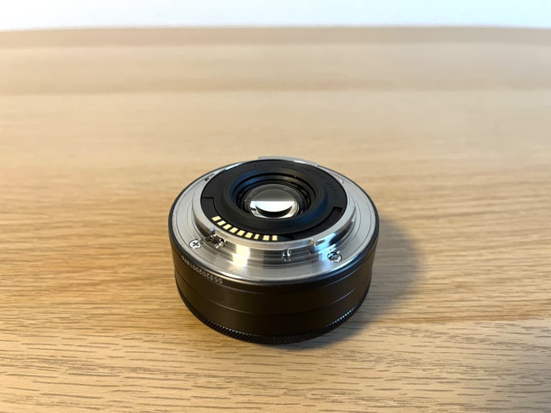 CANON EF-M 22mm F2 STM ブラック