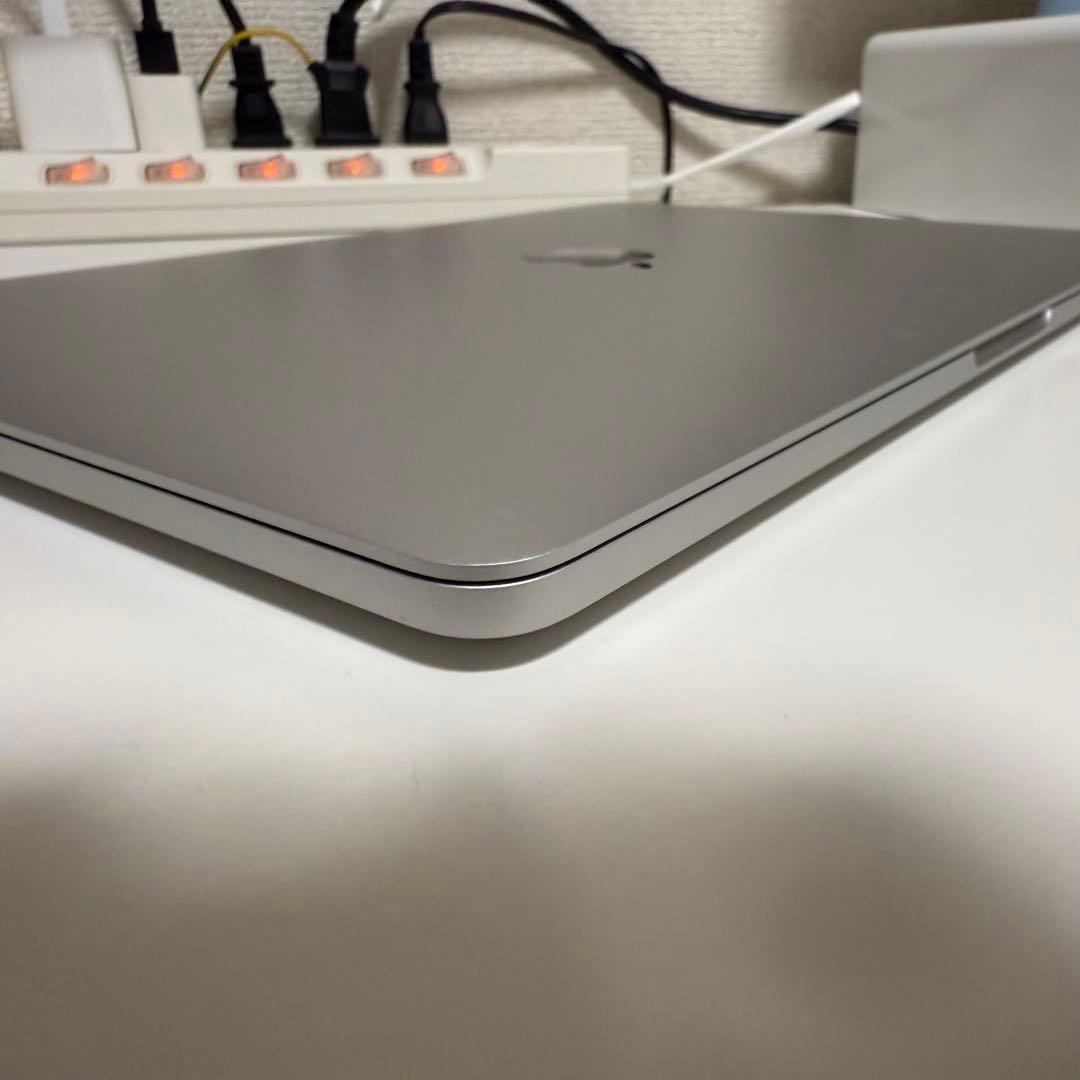 ほぼ未使用 MacBook pro 13inch 8GB 256GB