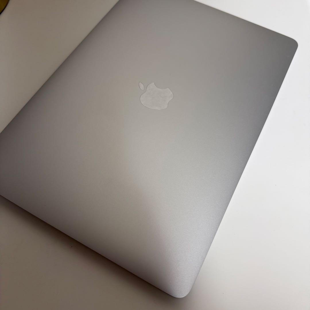 ほぼ未使用 MacBook pro 13inch 8GB 256GB