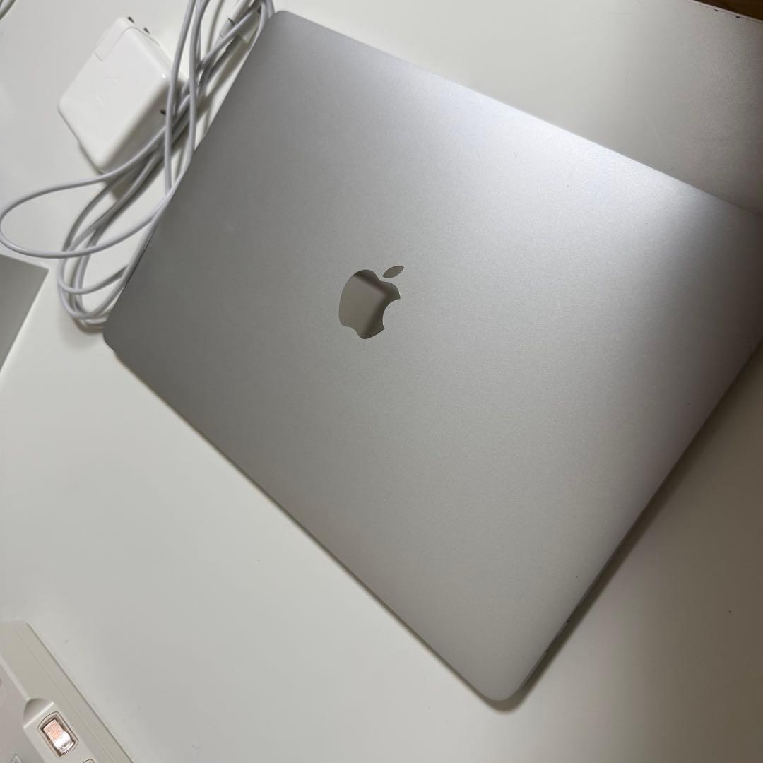 ほぼ未使用 MacBook pro 13inch 8GB 256GB