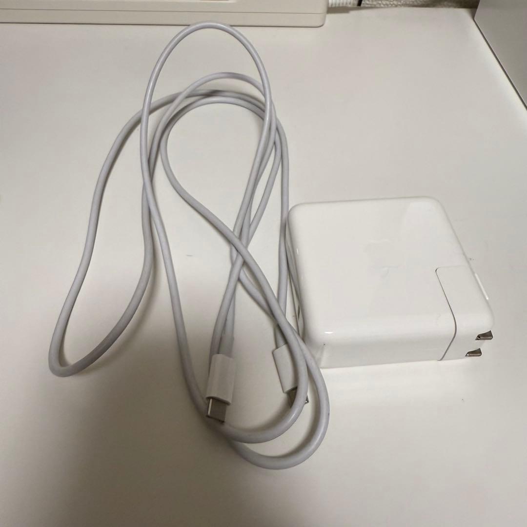 ほぼ未使用 MacBook pro 13inch 8GB 256GB