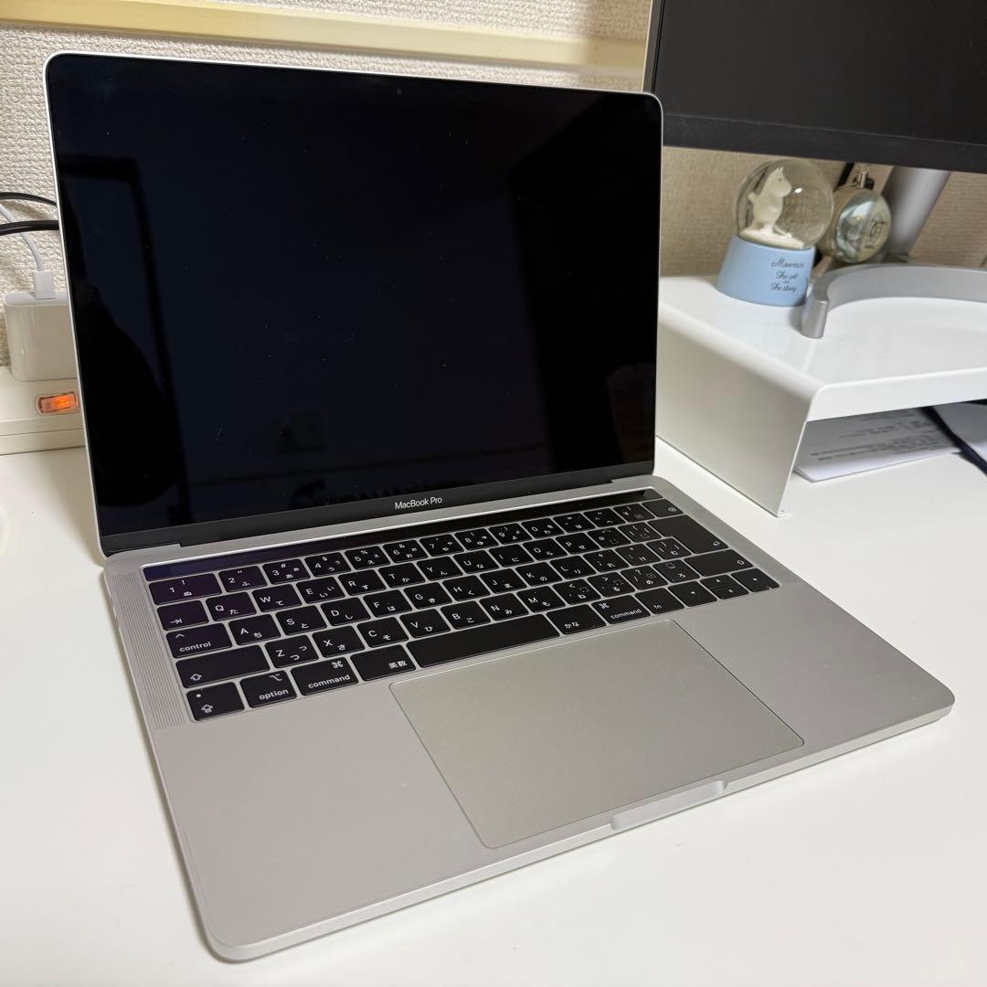 ほぼ未使用 MacBook pro 13inch 8GB 256GB