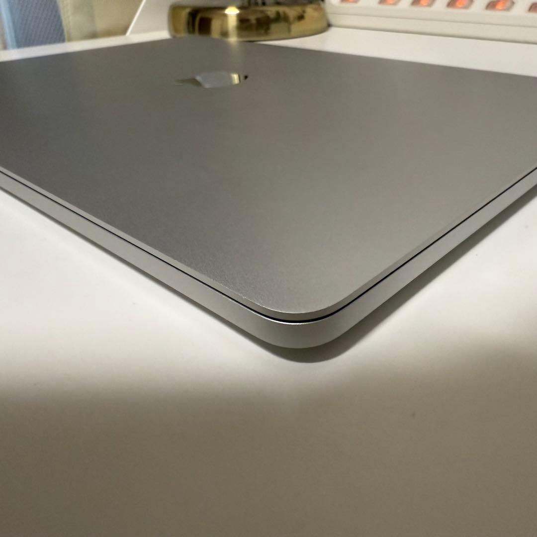 ほぼ未使用 MacBook pro 13inch 8GB 256GB