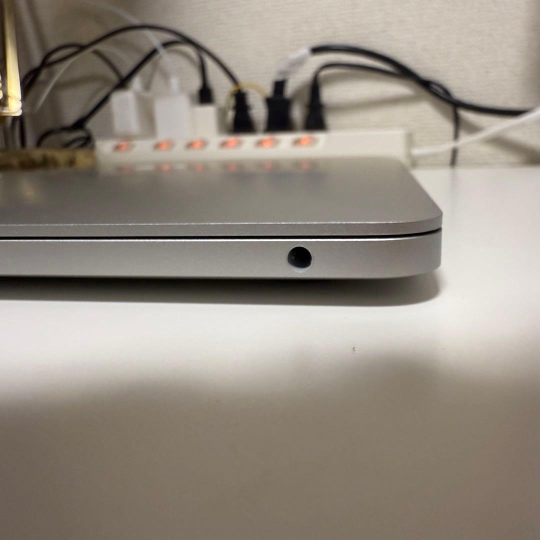 ほぼ未使用 MacBook pro 13inch 8GB 256GB