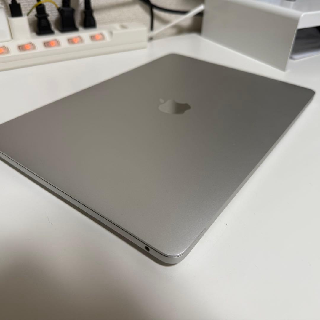 ほぼ未使用 MacBook pro 13inch 8GB 256GB