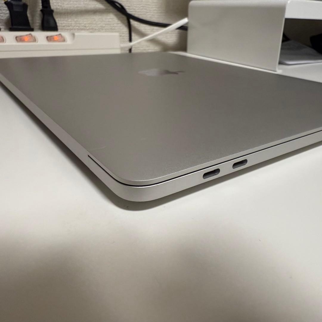 ほぼ未使用 MacBook pro 13inch 8GB 256GB