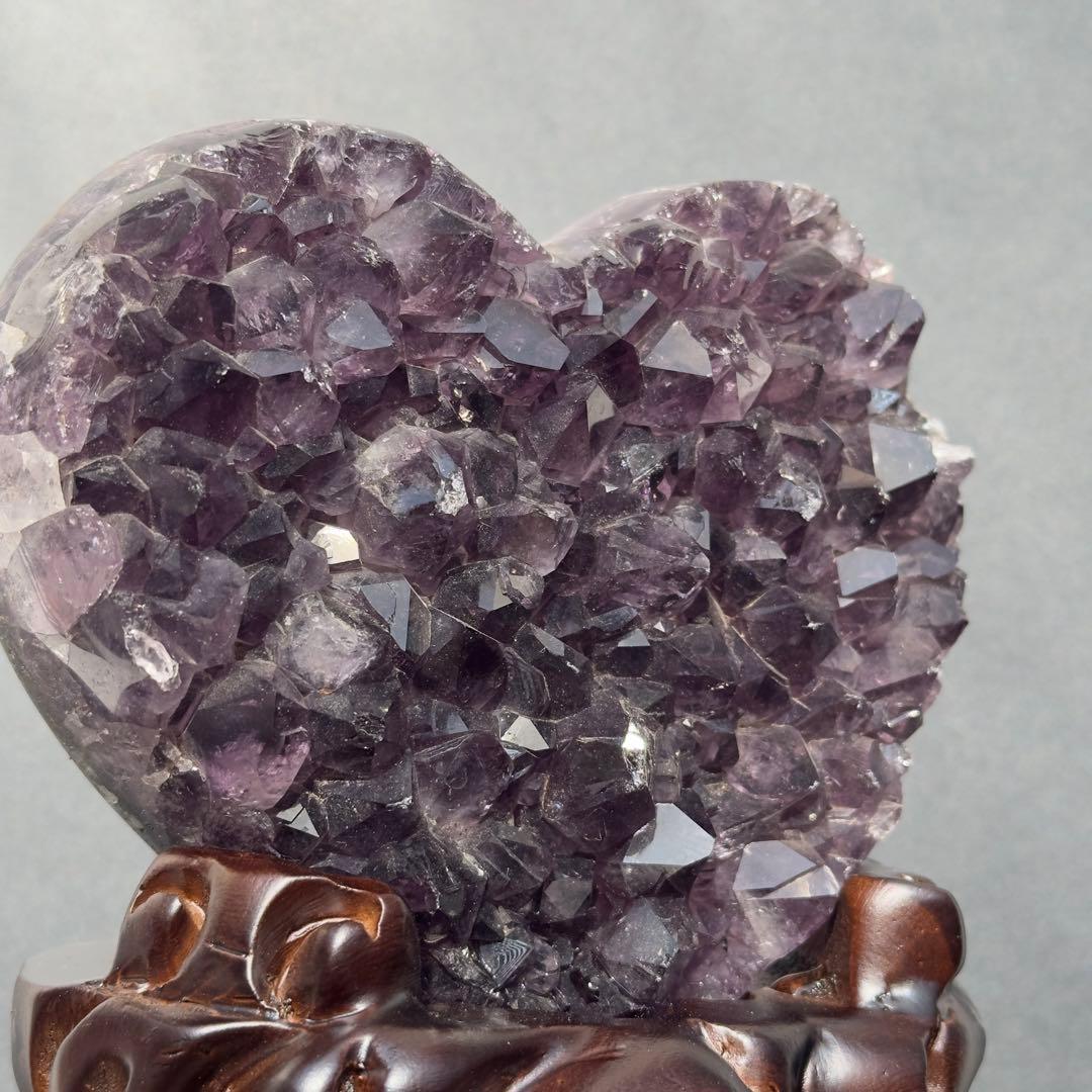ウルグアイ産❣️天然石 アメジストのハート　置物　台座付きG.215