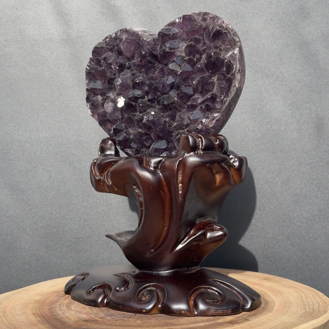 ウルグアイ産❣️天然石 アメジストのハート　置物　台座付きG.215