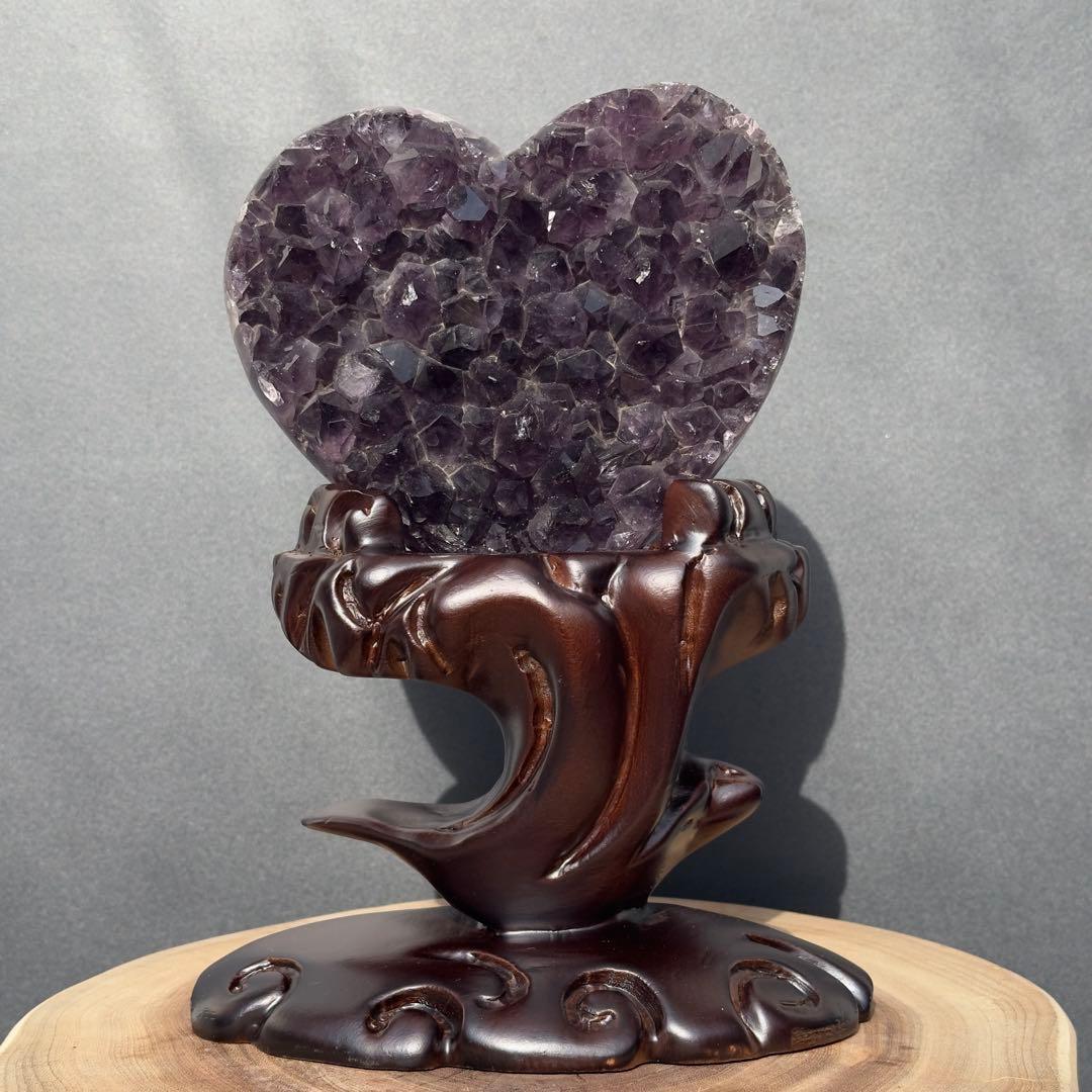 ウルグアイ産❣️天然石 アメジストのハート　置物　台座付きG.215