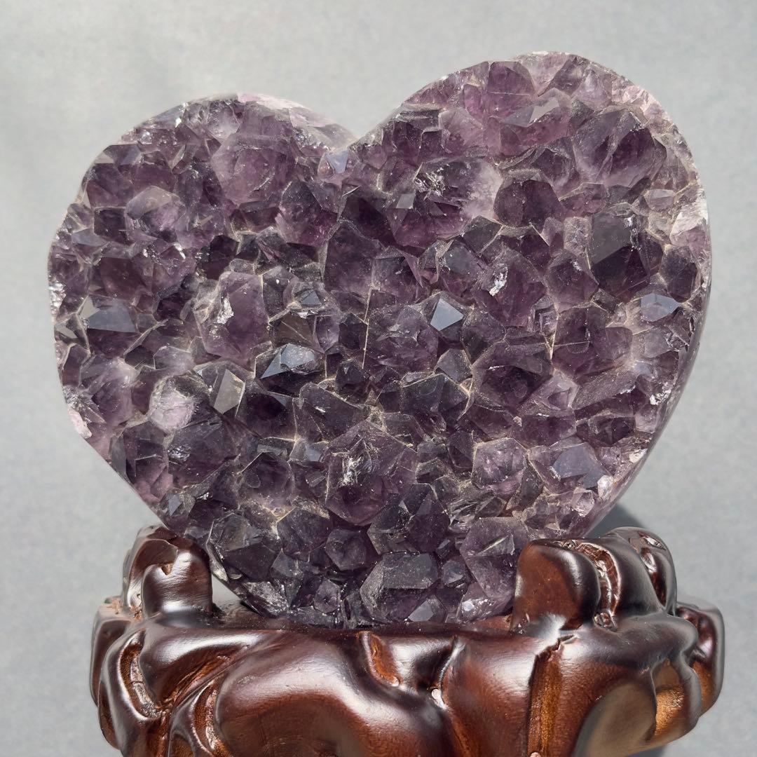 ウルグアイ産❣️天然石 アメジストのハート　置物　台座付きG.215
