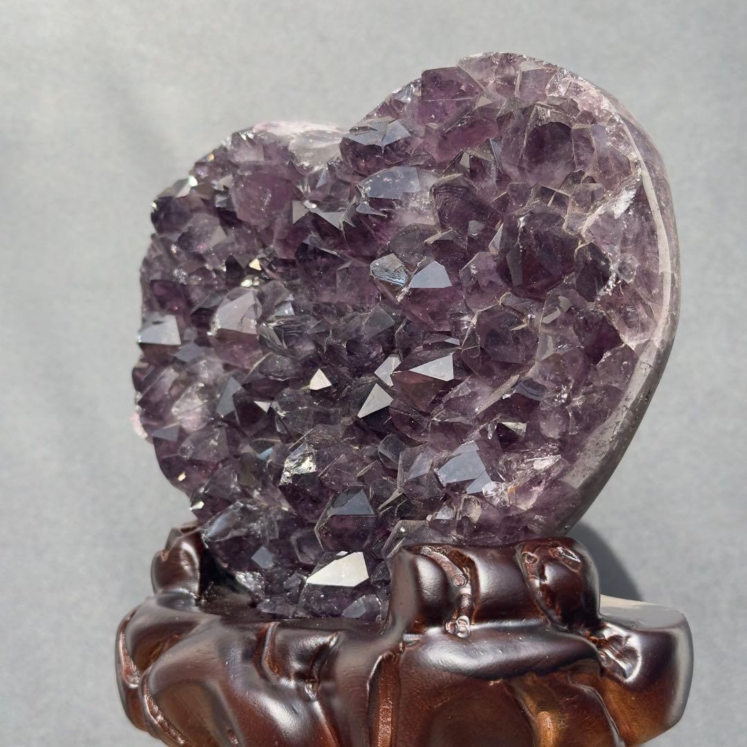 ウルグアイ産❣️天然石 アメジストのハート　置物　台座付きG.215