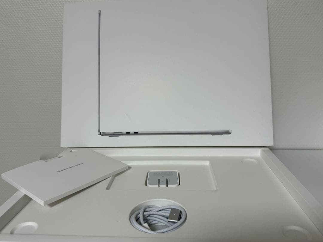 MacBook Air M3 15インチ　美品　シルバー 16GB 256GB