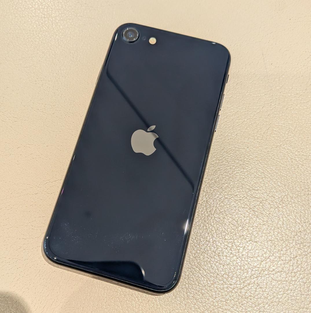 【画面ヘリに傷あり】iPhone SE3 64GB ブラック Simフリー