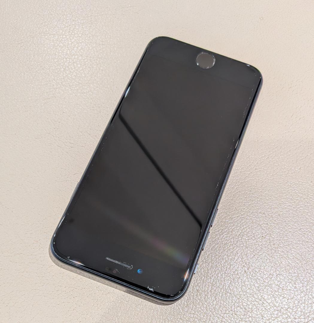 【画面ヘリに傷あり】iPhone SE3 64GB ブラック Simフリー