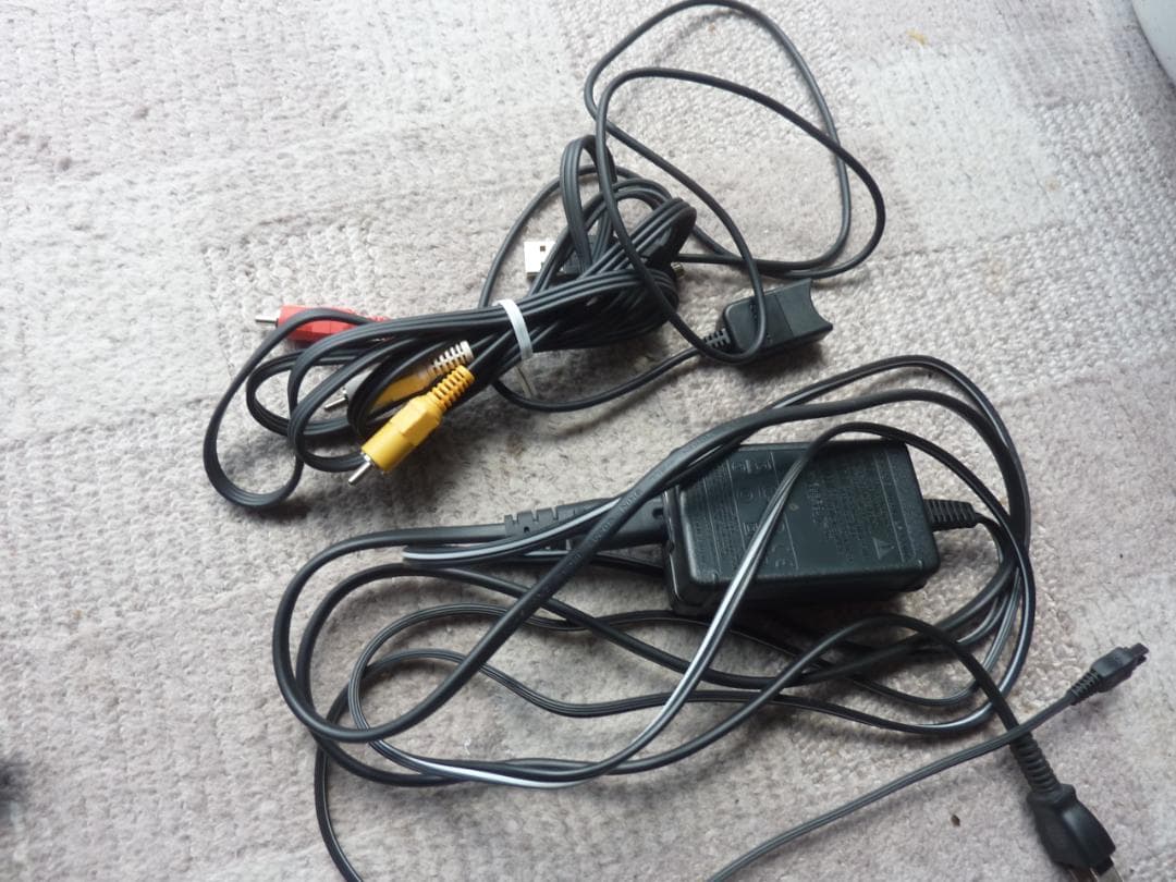 値下します。SONY ハンディカム　HDR-PJ760V　三脚付き　中古品