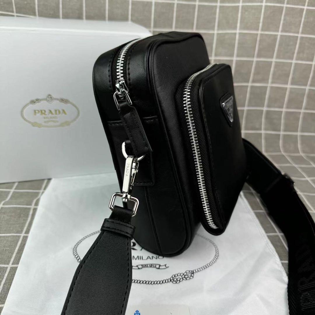 ノベルティ PRADA プラダ レザー ショルダーバッグ