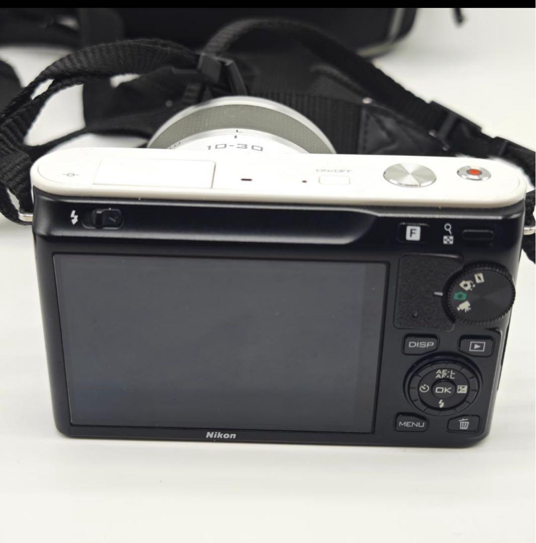 訳アリ品 Nikon J1 カメラ本体 +レンズ＋充電器＋バッテリー2個