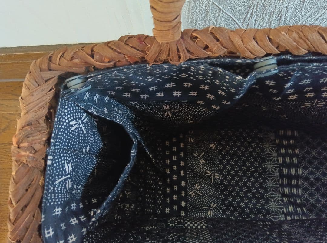 天然山ぶどう（皮） 手編み、あじろあみです。