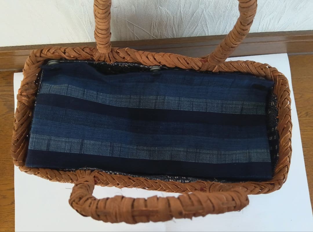 天然山ぶどう（皮） 手編み、あじろあみです。