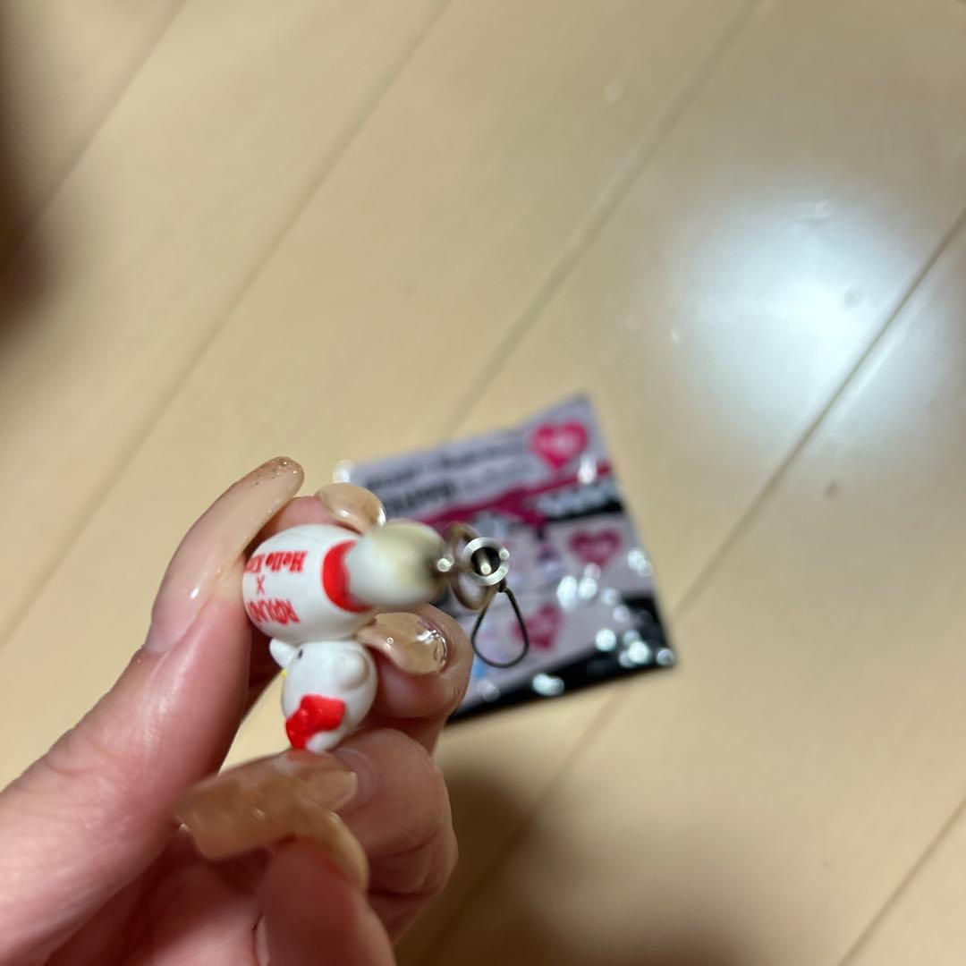 ハローキティ ラウンドワン ストラッピン キラキラジュエリーチャーム BiSH