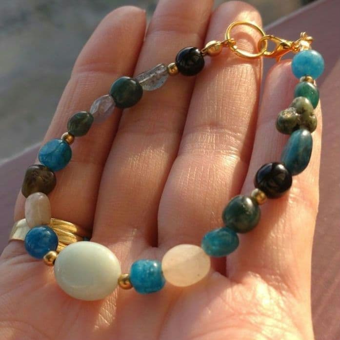 b.142 天然石ブレスレット・アマゾナイト・アパタイト・ハンドメイドブレス