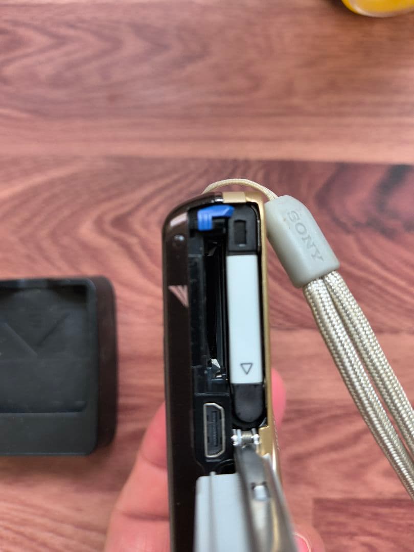 Sony Cyber-shot ゴールド 1610万画素