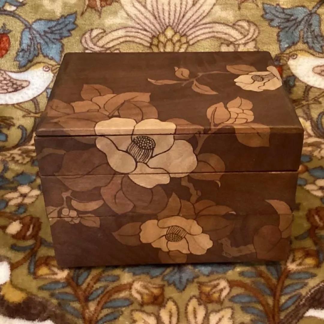 白椿紋様　木製三段引き出し ヴィンテージ