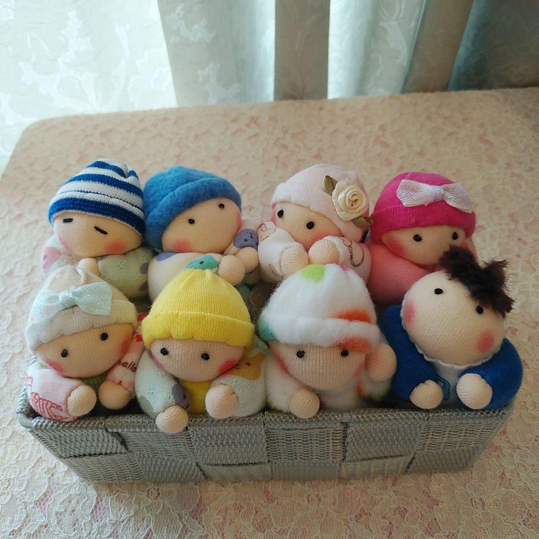 赤ちゃん人形（容器付き8個入り）