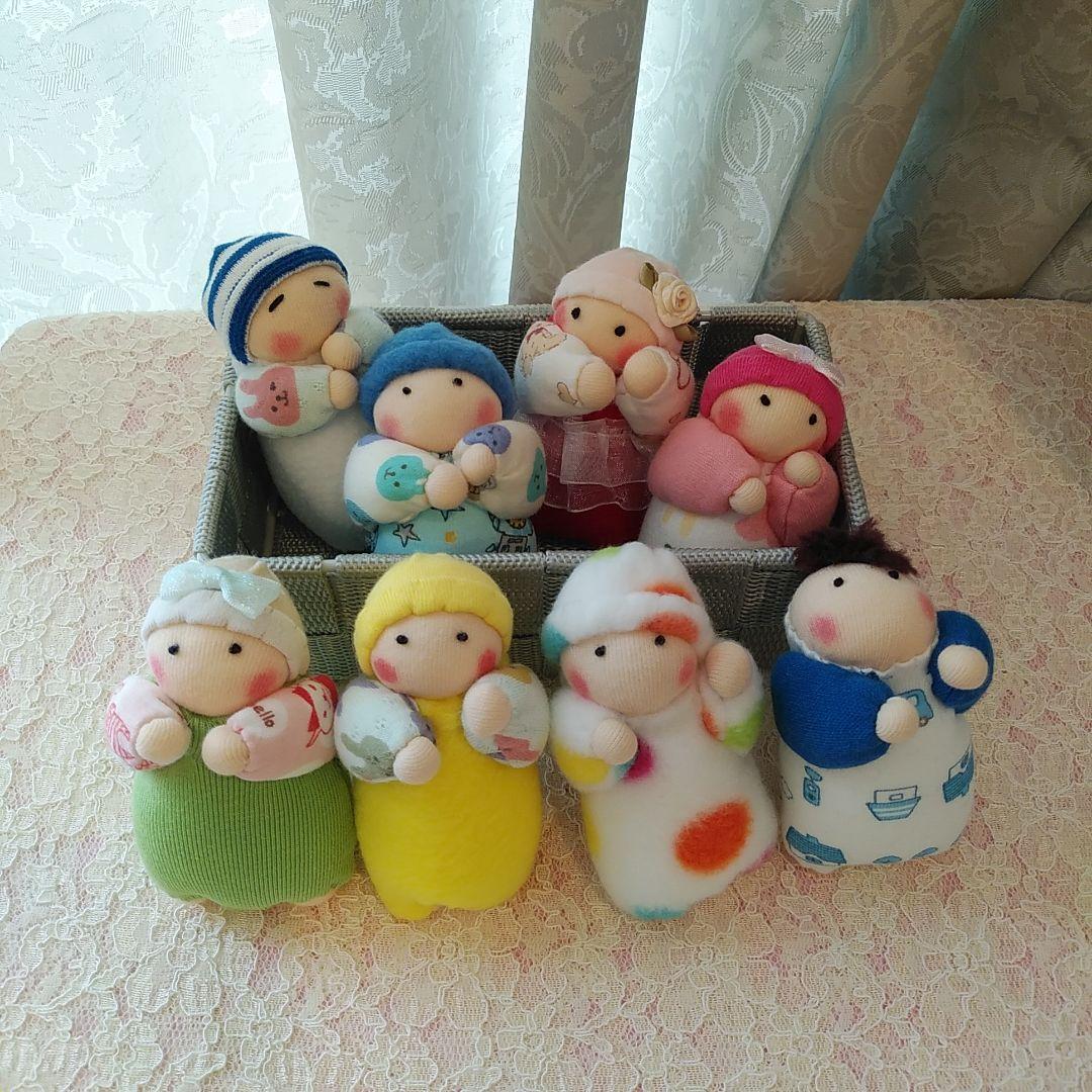 赤ちゃん人形（容器付き8個入り）
