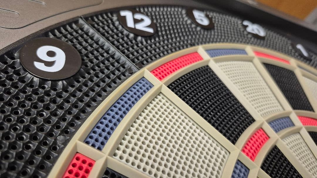 【値下げ】業務使用電子ダーツ ボード観音開き木枠扉 ダーツ12本付き