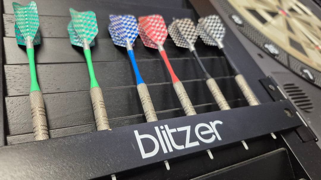 【値下げ】業務使用電子ダーツ ボード観音開き木枠扉 ダーツ12本付き