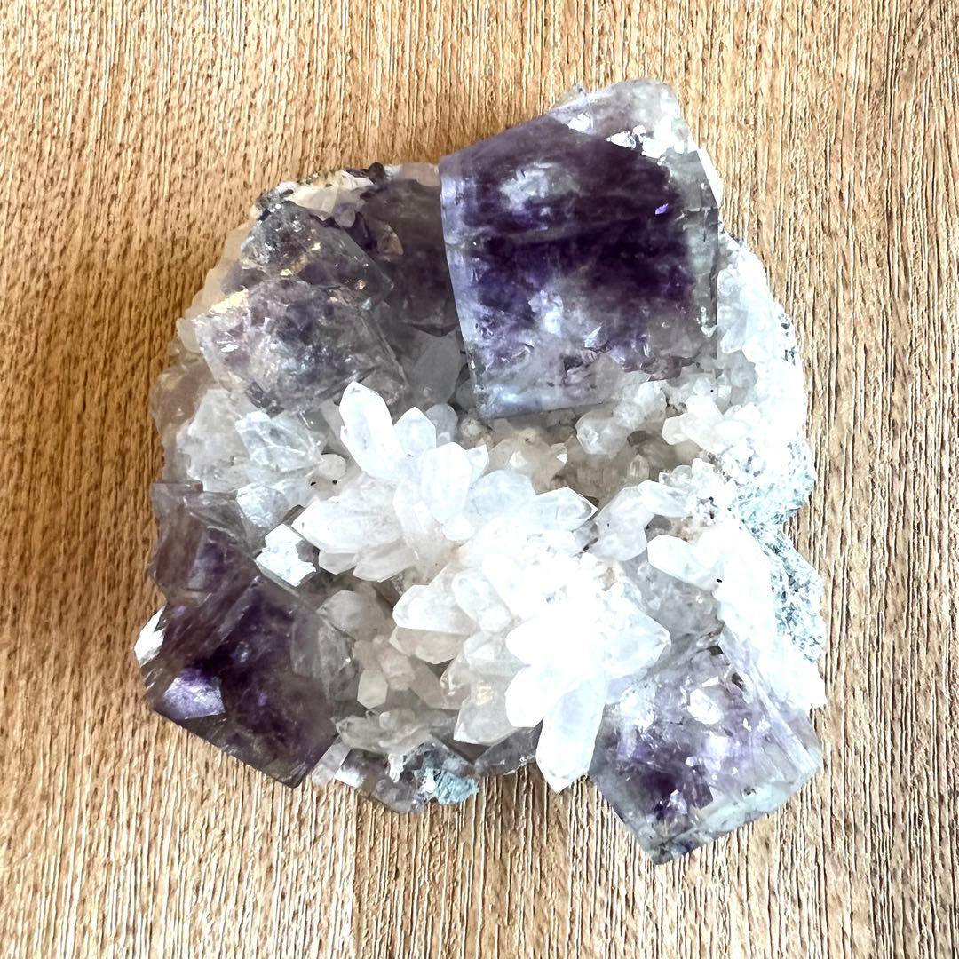 ＊ フローライト 水晶 鉱物 標本 原石 178グラム がくあじさい