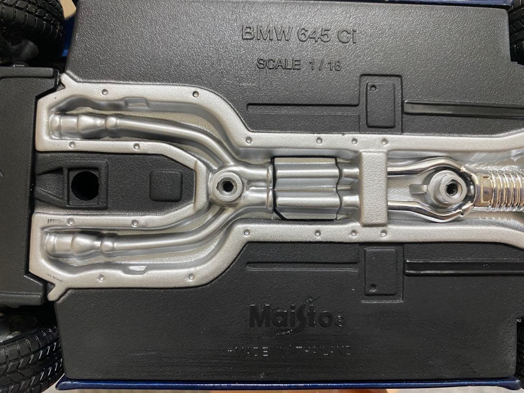 ミニカー Maisto  645 Ci 1/18