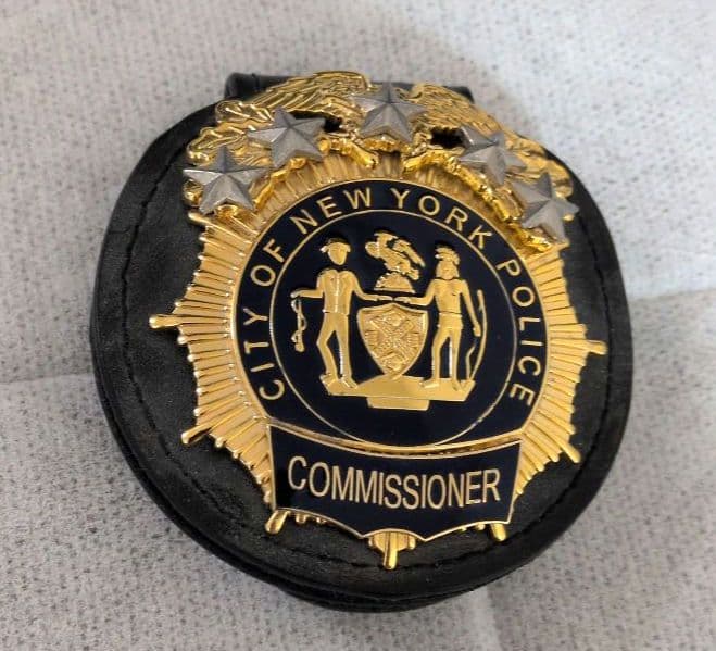 NYPD コミッショナー ポリスバッジ ＋ レザー製クリップ付きバッジホルダー