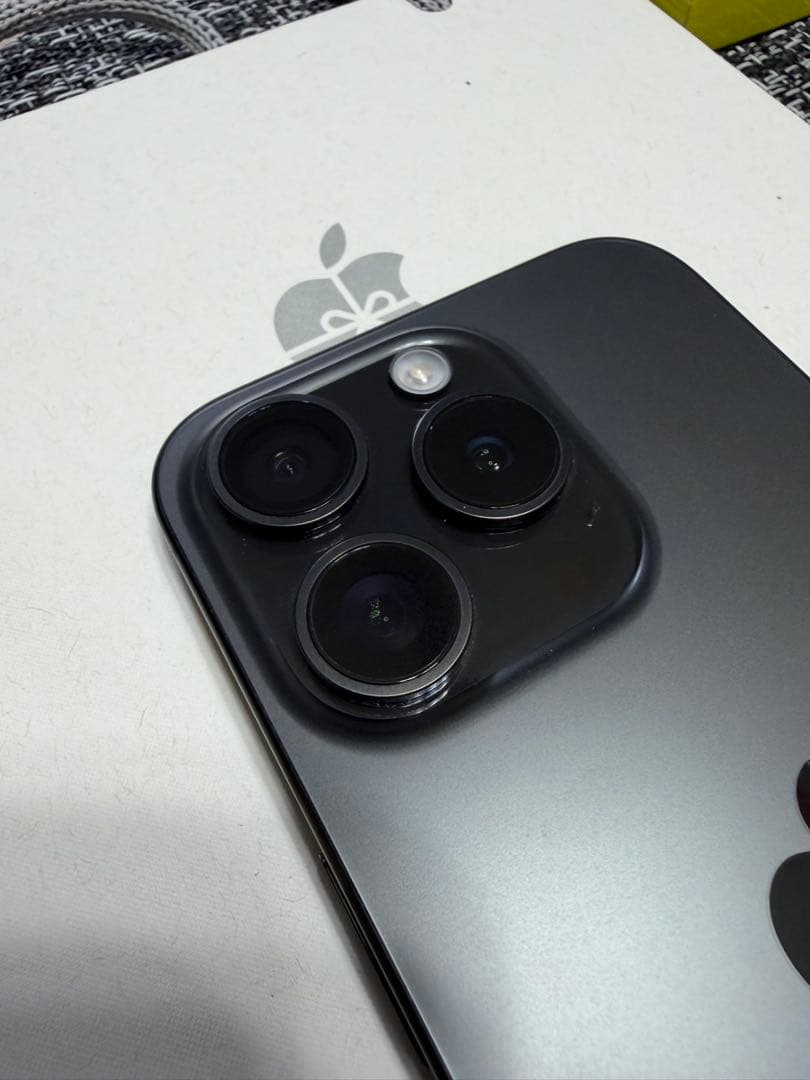 香港版Apple iPhone 15 Pro 美品256GB ブラックチタニウム