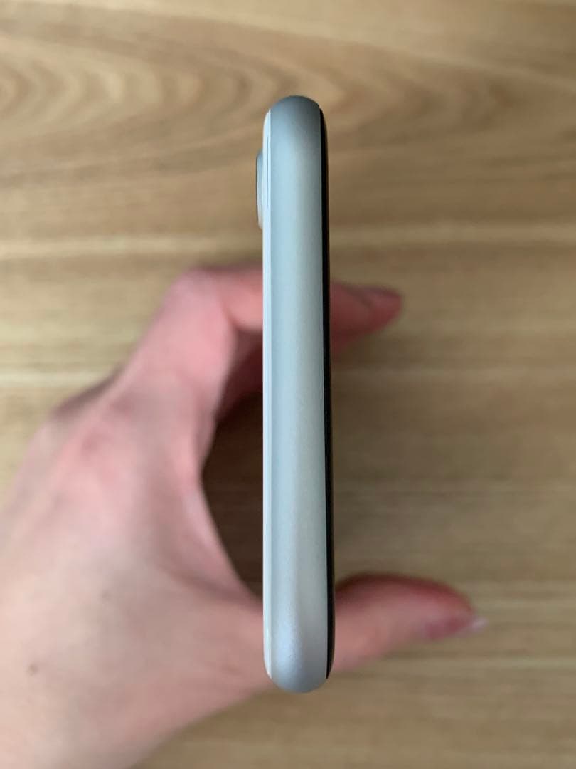 iPhone SE 第2世代 64GB ホワイト 美品 SIMフリー