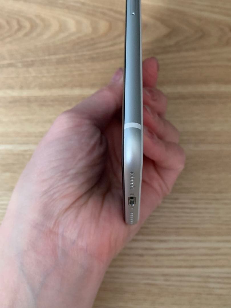 iPhone SE 第2世代 64GB ホワイト 美品 SIMフリー