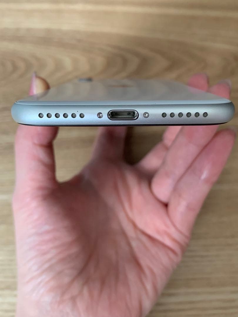 iPhone SE 第2世代 64GB ホワイト 美品 SIMフリー