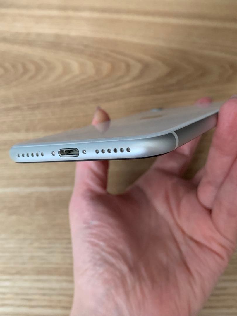 iPhone SE 第2世代 64GB ホワイト 美品 SIMフリー
