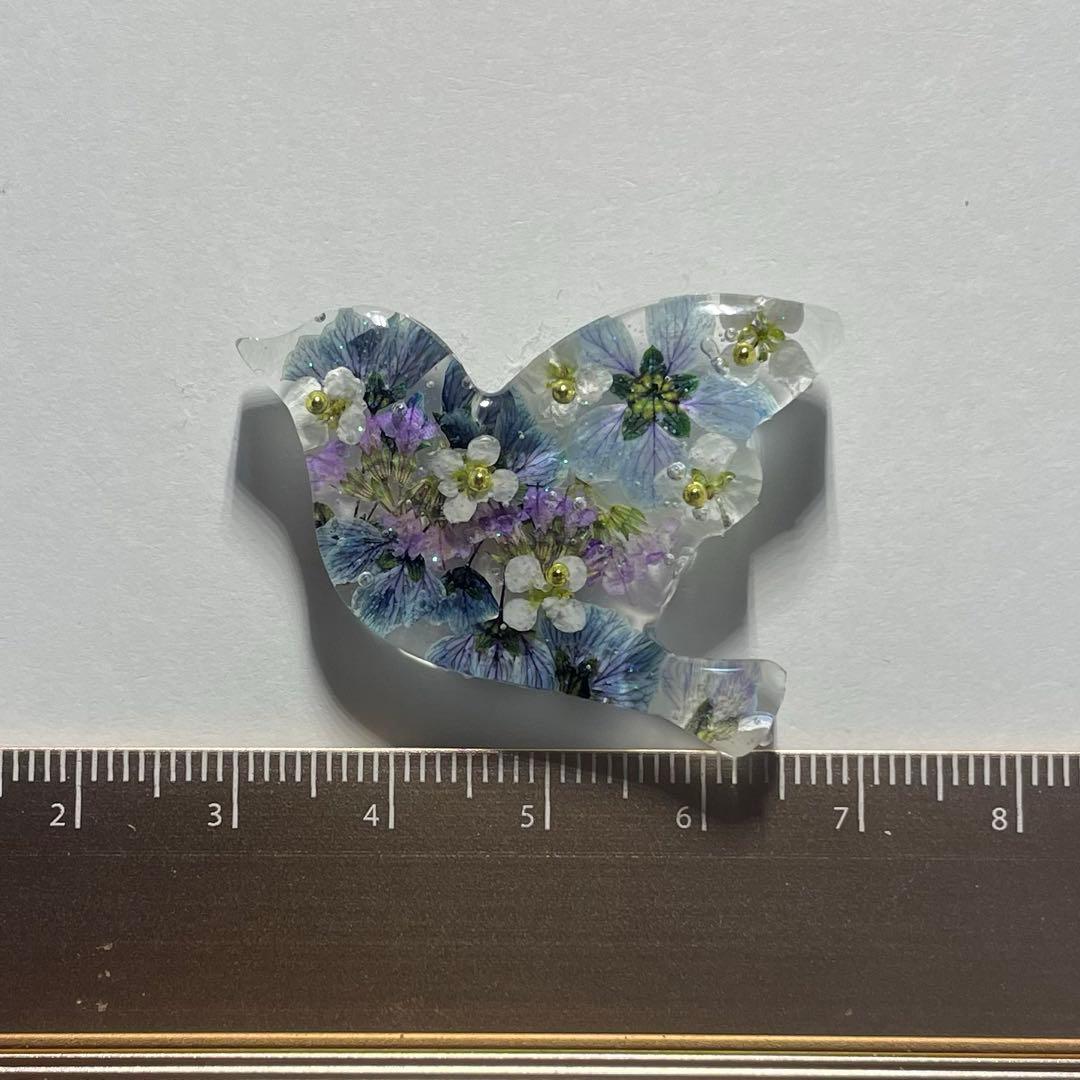 blueにお花の鳥さん　ハンドメイド ヘアゴム ブローチ ポニーフック キーホル