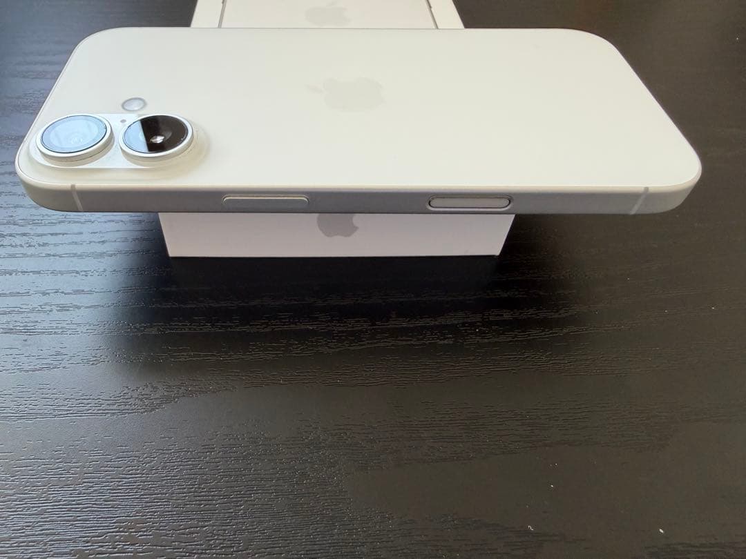 【極美品】Apple iPhone17 256GB ホワイト