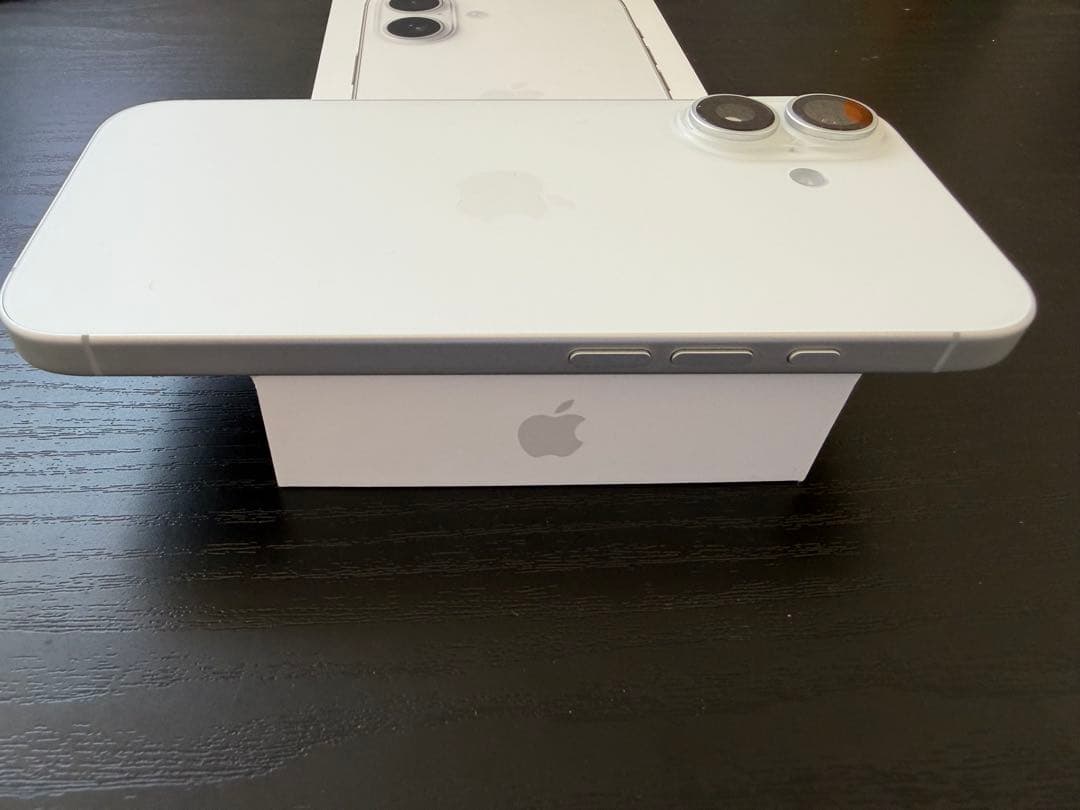 【極美品】Apple iPhone17 256GB ホワイト