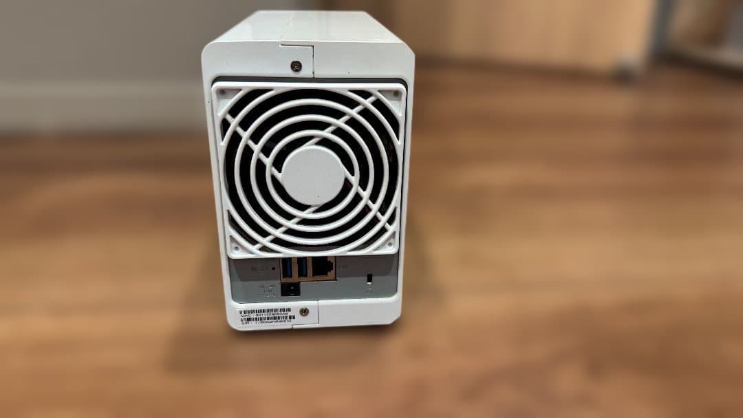 Synology NAS DS218j-XY01 Seagate 4TB×2付き