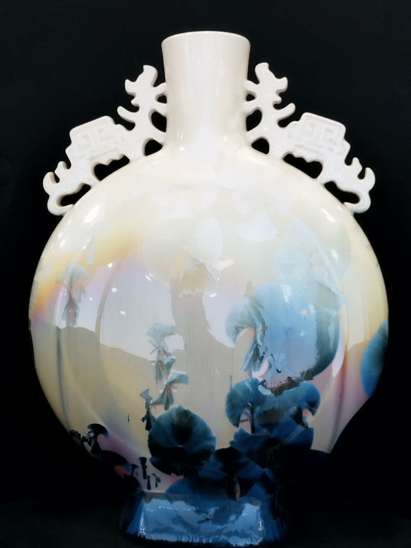 中国の壺 陶器製 花瓶 白 青 花模様 高さ約44cm 幅約32cm 台座付き