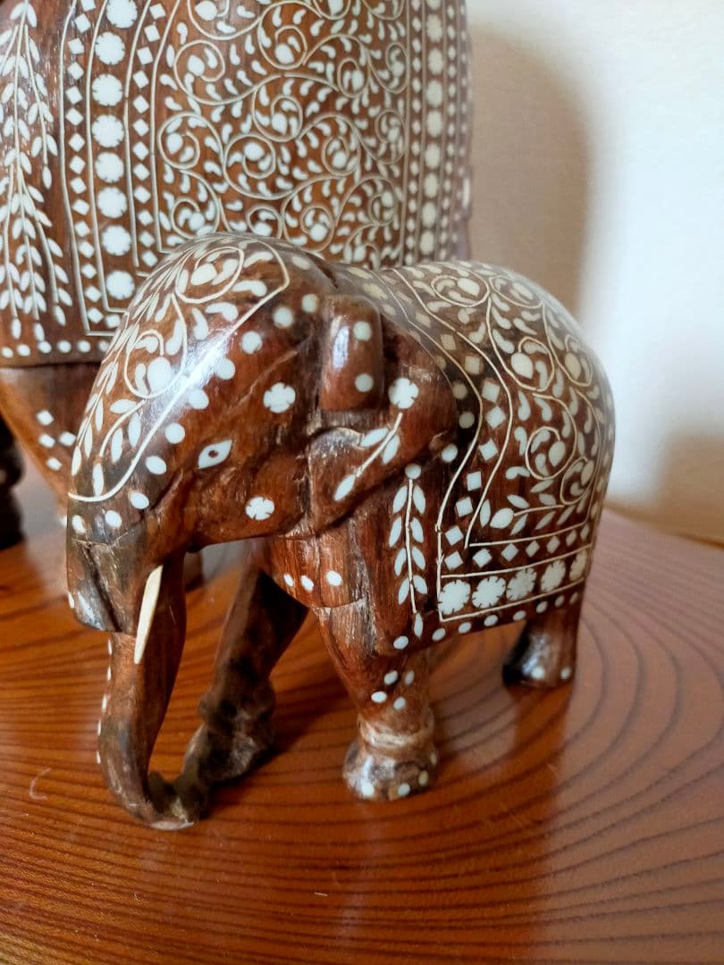 【値下げ】インド象の置物（木彫りの置物です）